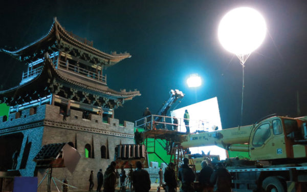 2015_China_The_Great_Wall_set_lighting_with_Matt_Damon_WEB